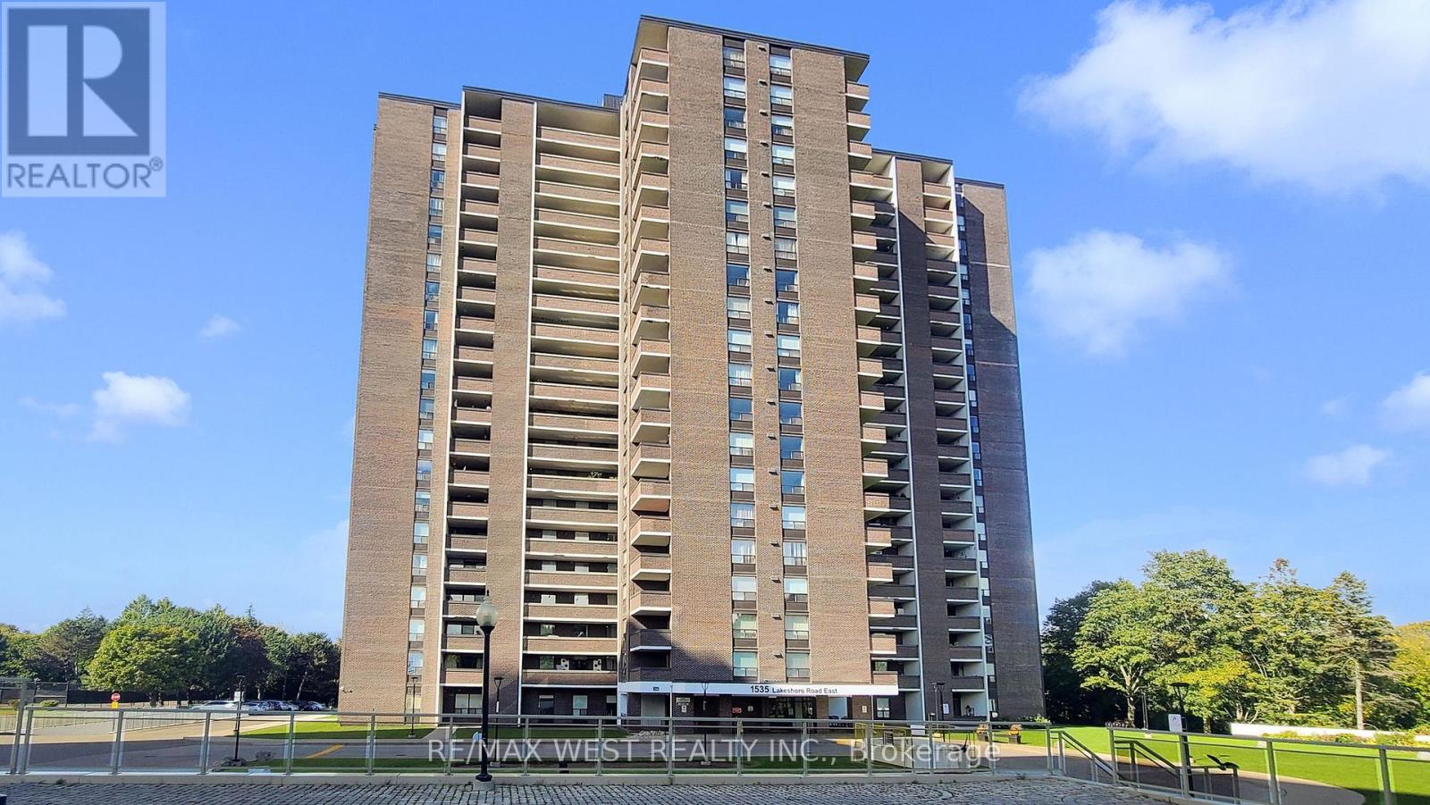 404 1535 Lakeshore Rd E, Mississauga, ON L5E 3E2