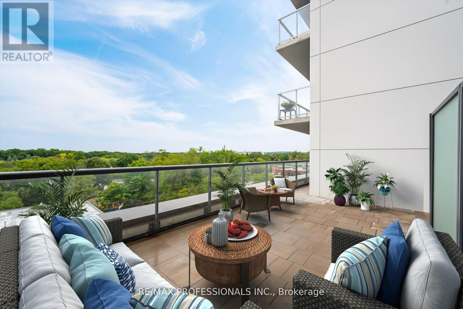 504 185 Deerfield Rd, Newmarket Central Newmarket, ON L3Y 0G7