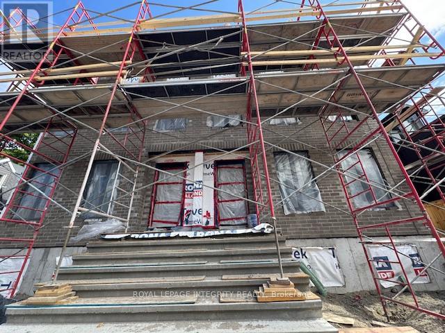 9 Gwynne Ave, Ottawa, ON K1Y 1X1