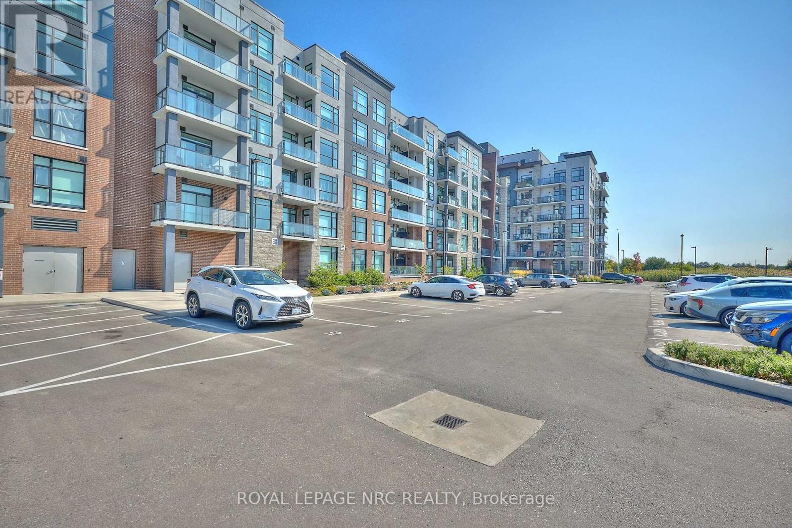 221 600 North Service Rd, Hamilton, ON L8E 0L2