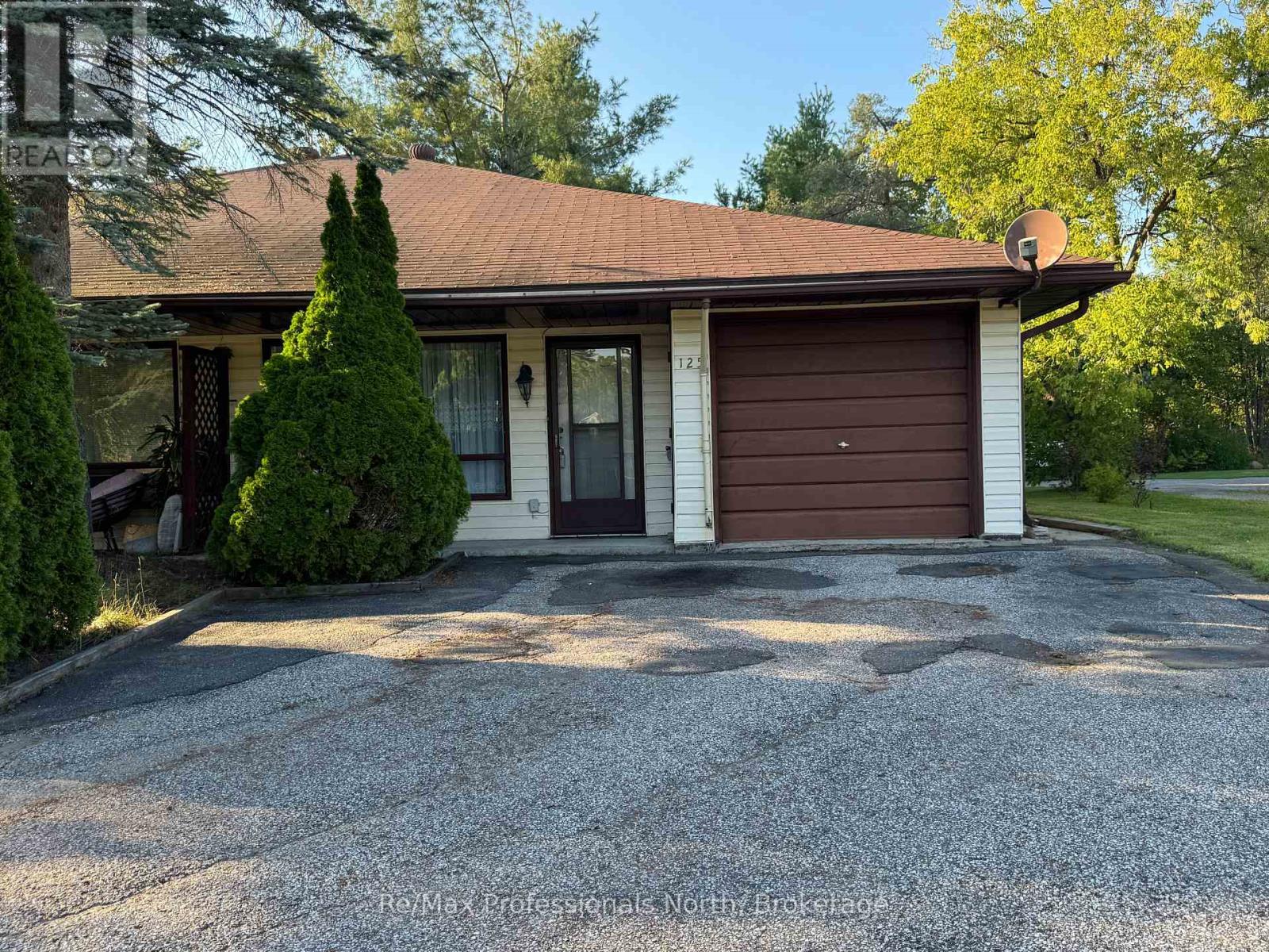 125 Taylor Rd, Bracebridge, ON P1L 1J5