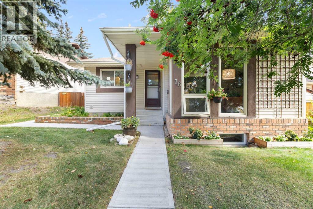 76 Edgedale Dr NW, Calgary, AB T3A 2R4