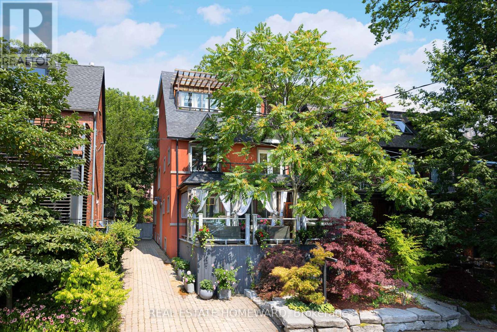 2 Park Ave, Toronto, ON M4E 1B6