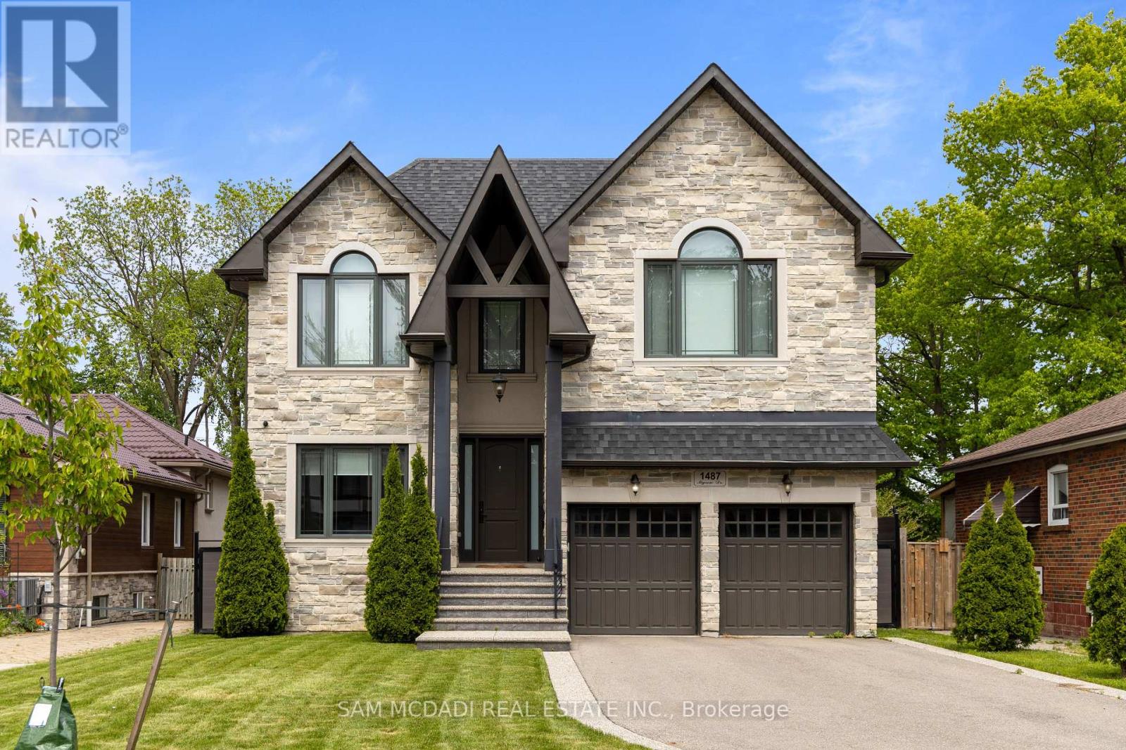 1487 Myron Dr, Mississauga, ON L5E 2N5