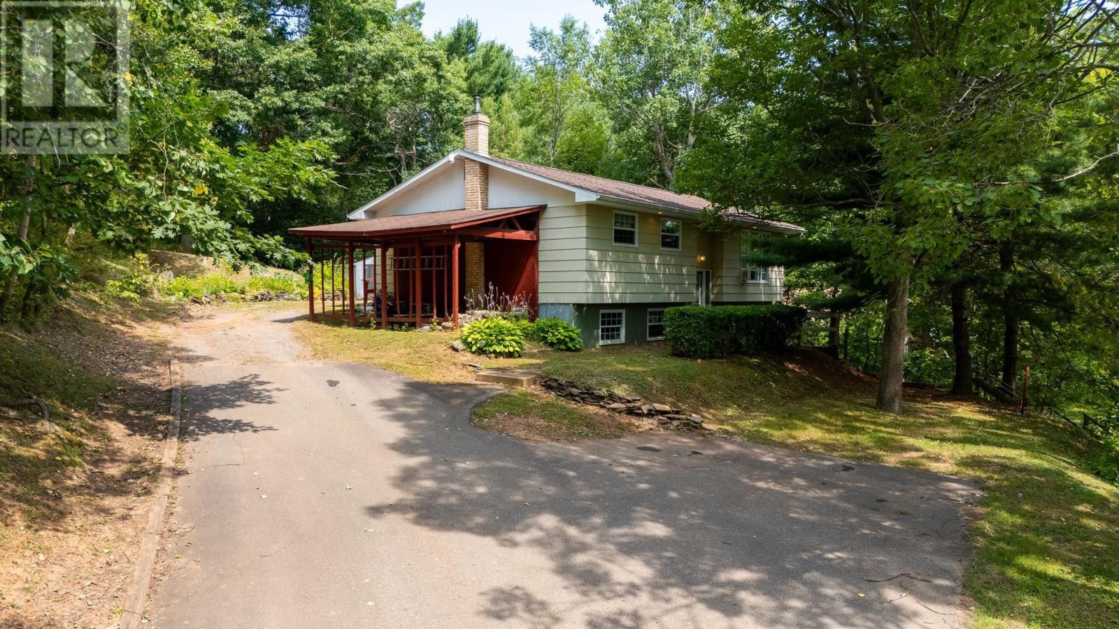 82 Highbury Rd, New Minas, NS B4N 3P7