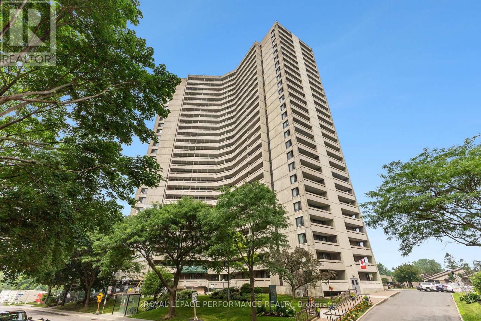 1003 1171 Ambleside Dr, Ottawa, ON K2B 8E1