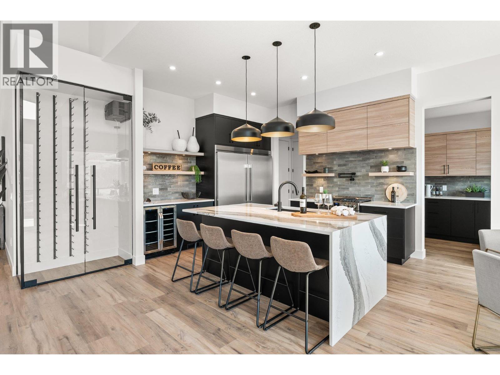 901 Melrose St, Kelowna, BC V1P 0A8