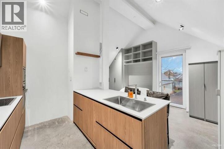 829 Keefer Street Unit 3, Vancouver, BC V6A 1Y8