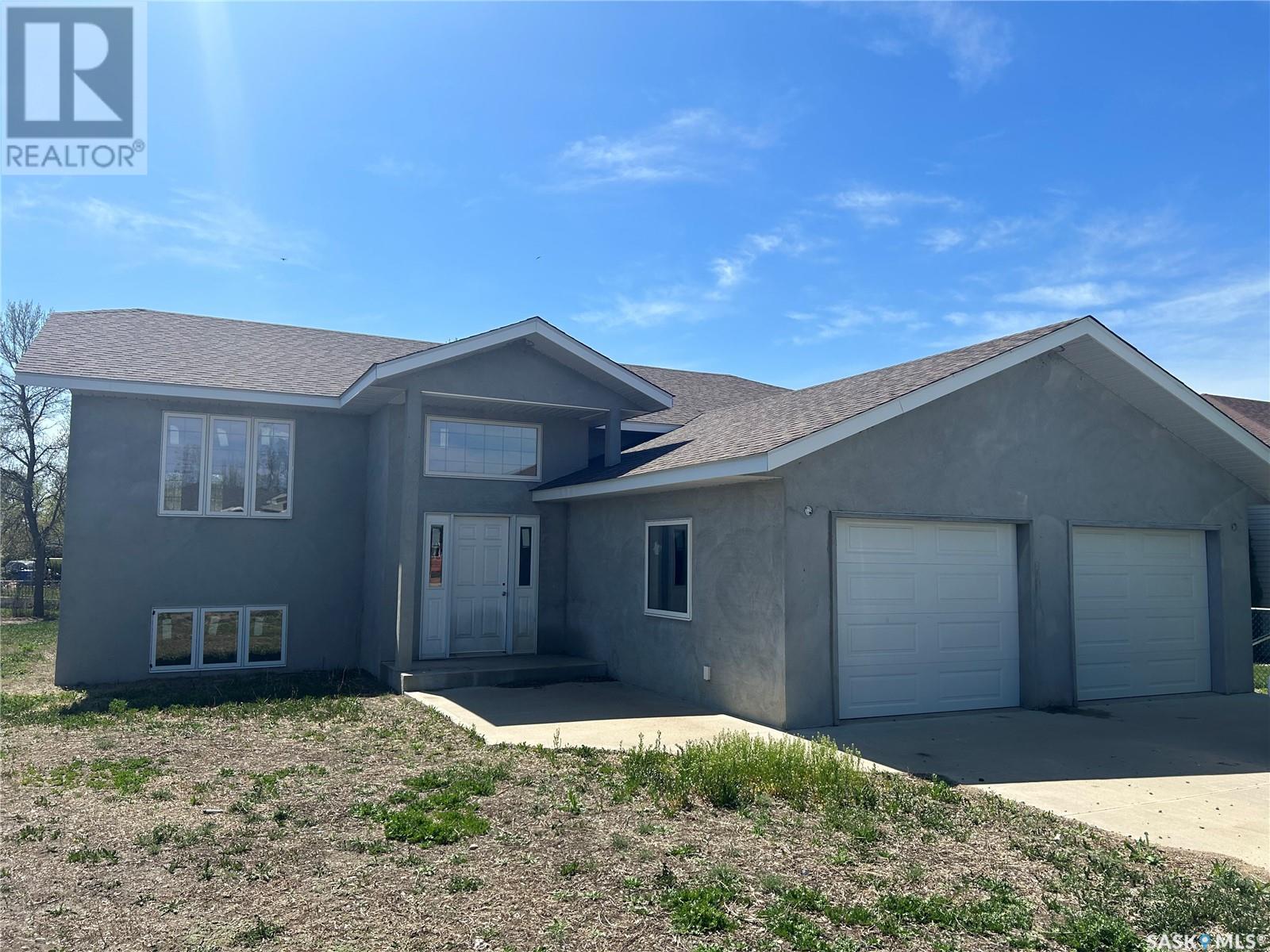 117 Carson Bay, Lampman, SK S0C 0B5