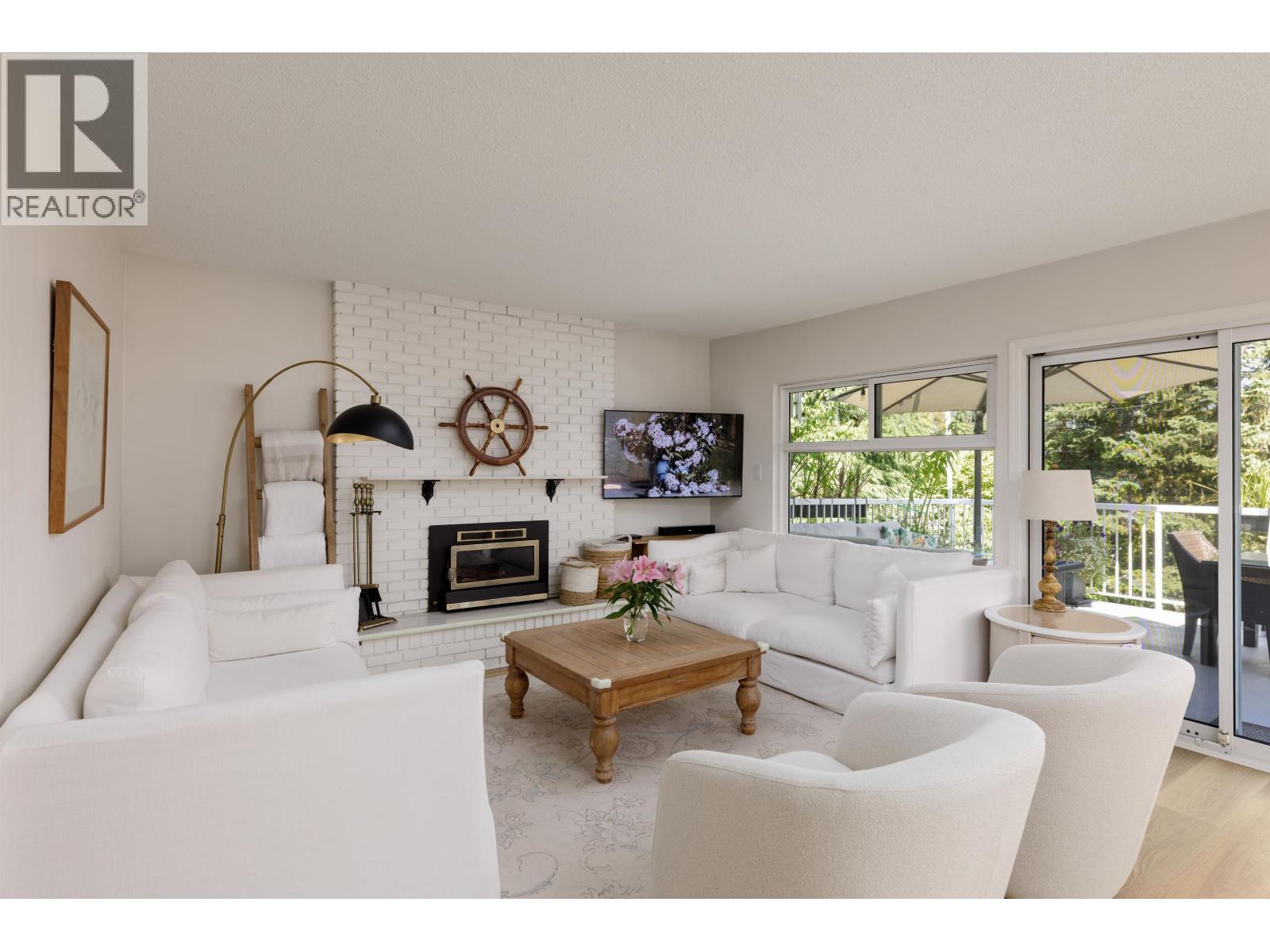 2441 Panorama Dr, North Vancouver, BC V7G 1V4