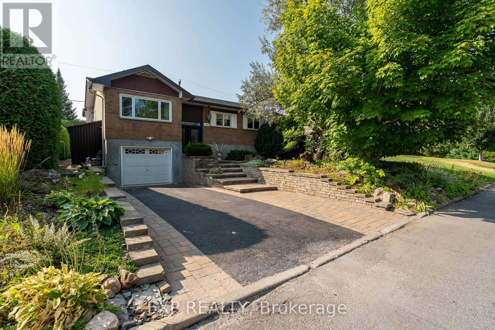 1828 Lorraine Ave, Ottawa, ON K1H 6Z8