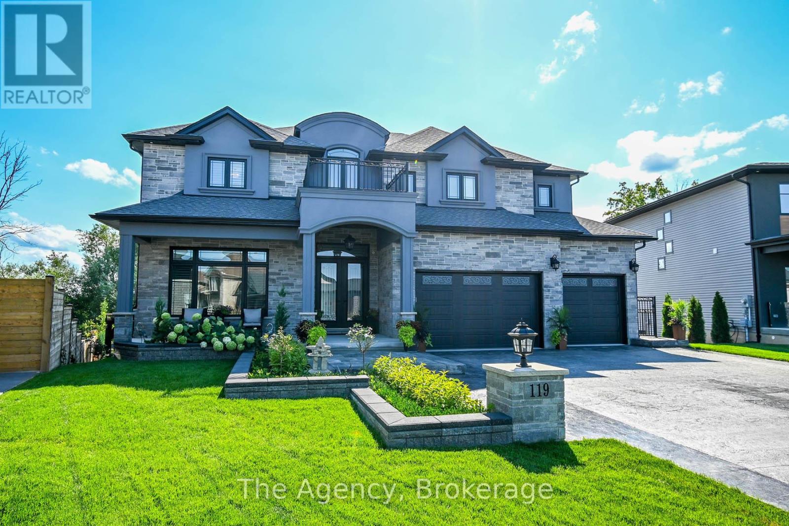 119 Willowbrook Dr, Welland, ON L3C 0G2