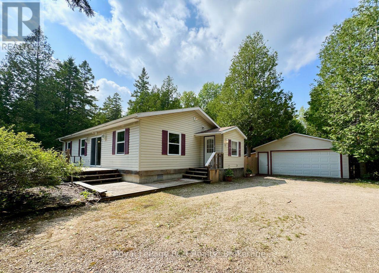 323 E Road Rr 4 Rd, Northern Bruce Peninsula, ON N0H 1W0