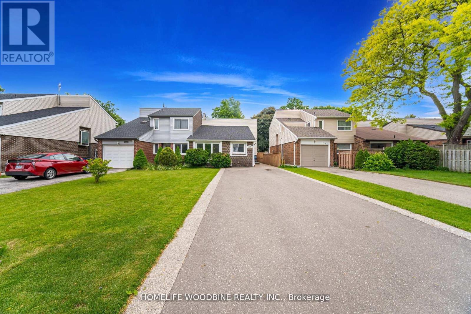 2498 Mainroyal St, Mississauga, ON L5L 1C9