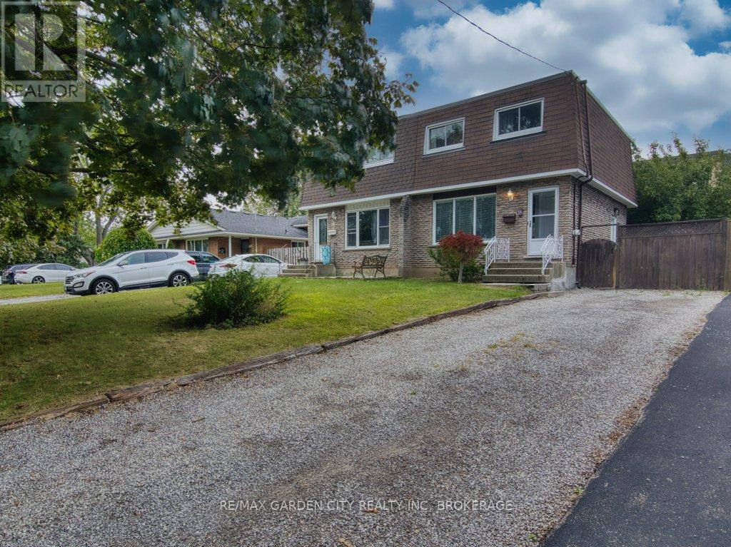 18 Prince Paul Cres, St. Catharines, ON L2N 3A9
