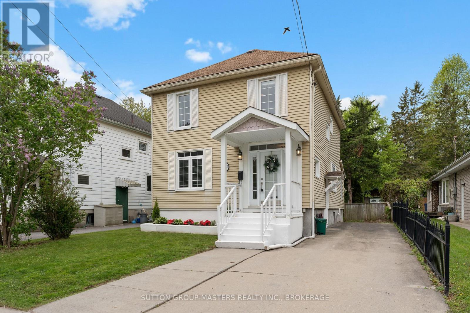 52 Pembroke St, Kingston, ON K7L 4N4