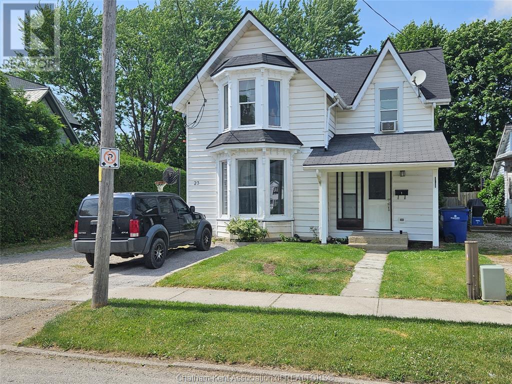 23 Charteris St, Chatham, ON N7M 3S9