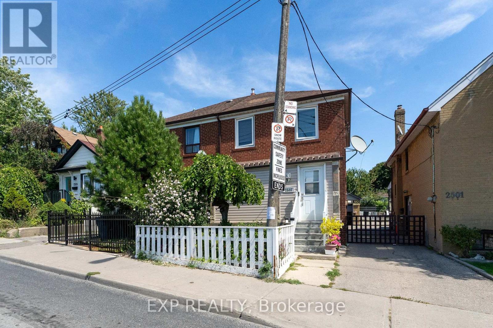 2505 Dufferin St, Toronto Briar Hill-belgravia, ON M6B 3R3
