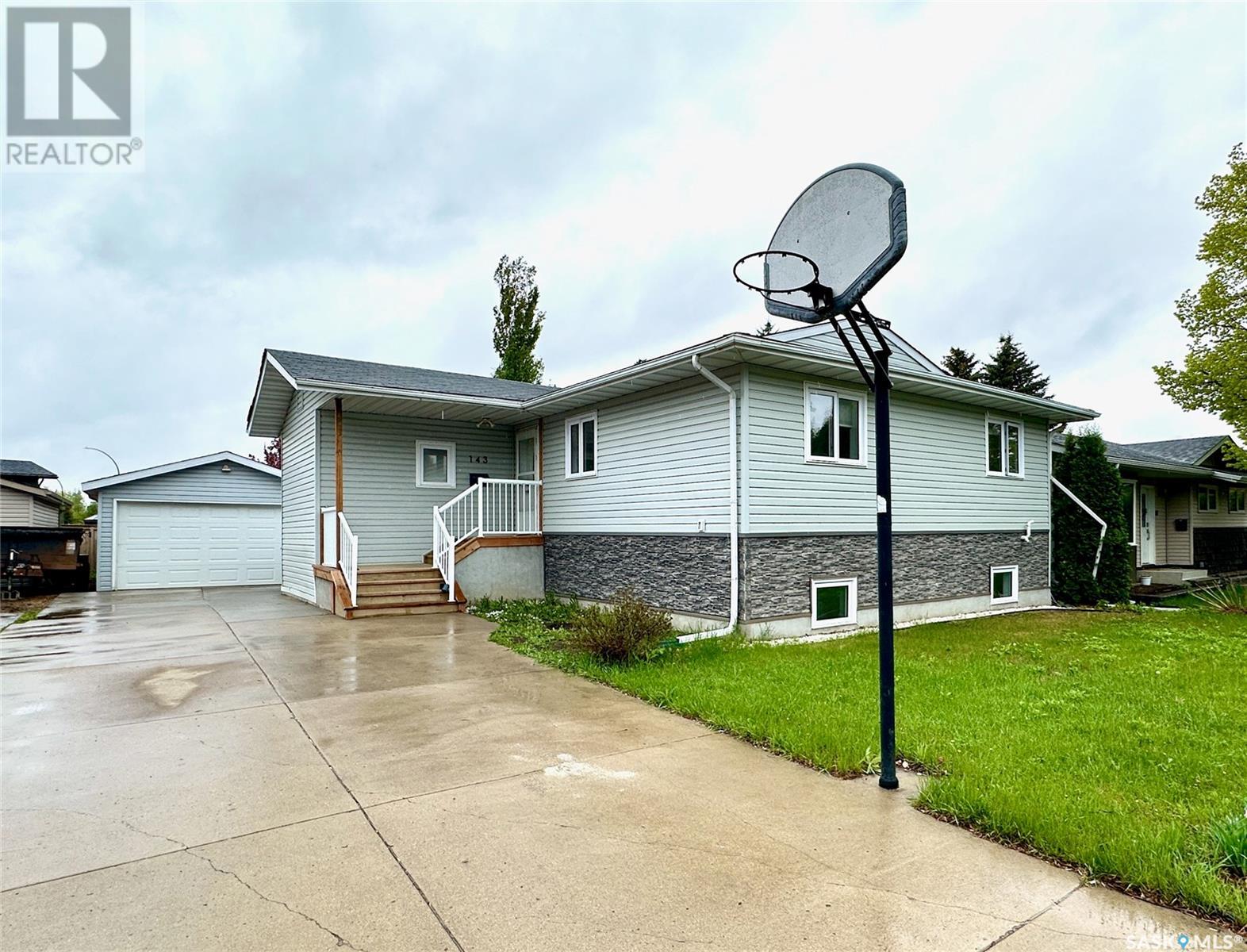 143 Girgulis Cres, Saskatoon, SK S7K 6W8