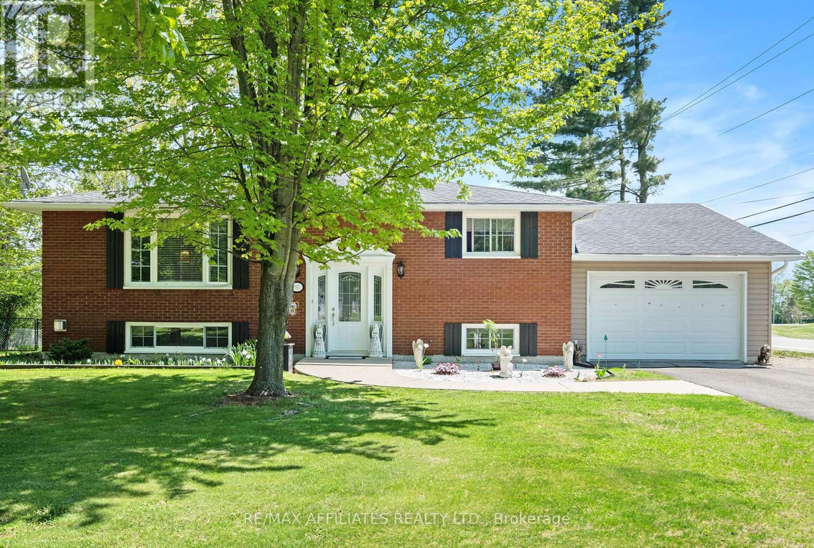 57 Golf Club Rd, Rideau Lakes, ON K7A 4S5
