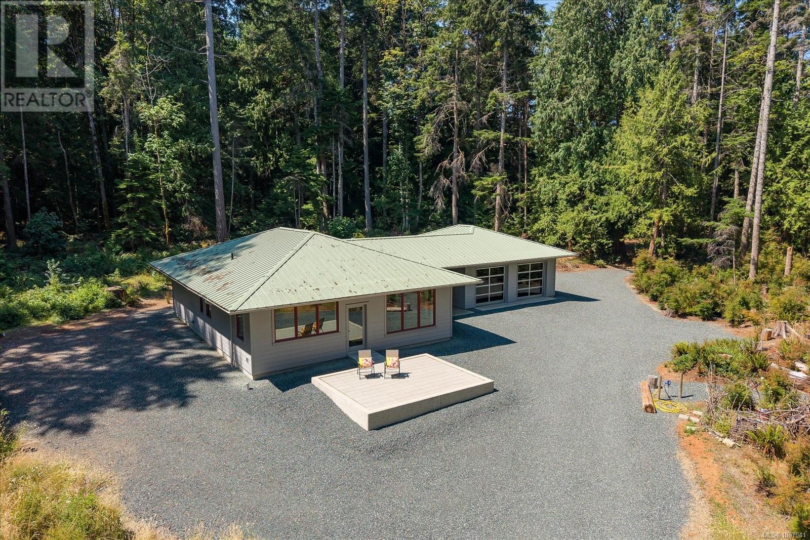 6208 Island Hwy W, Qualicum Beach, BC V9K 2E3