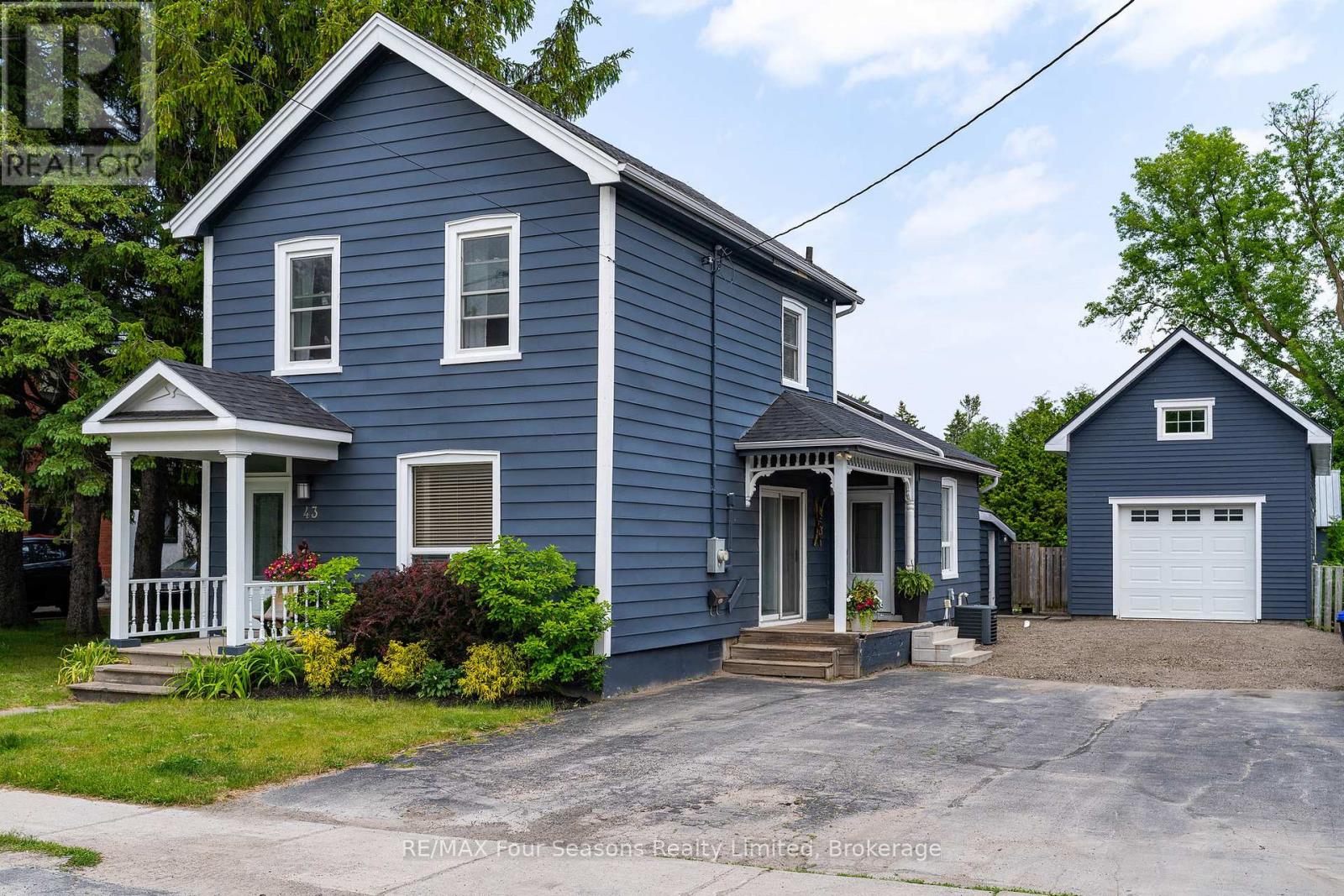 43 Cedar St, Collingwood, ON L9Y 3A4