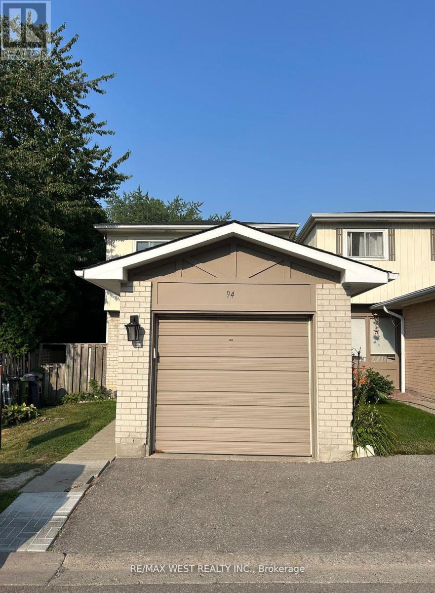 94 Plum Tree Way, Toronto, ON M2R 3J1