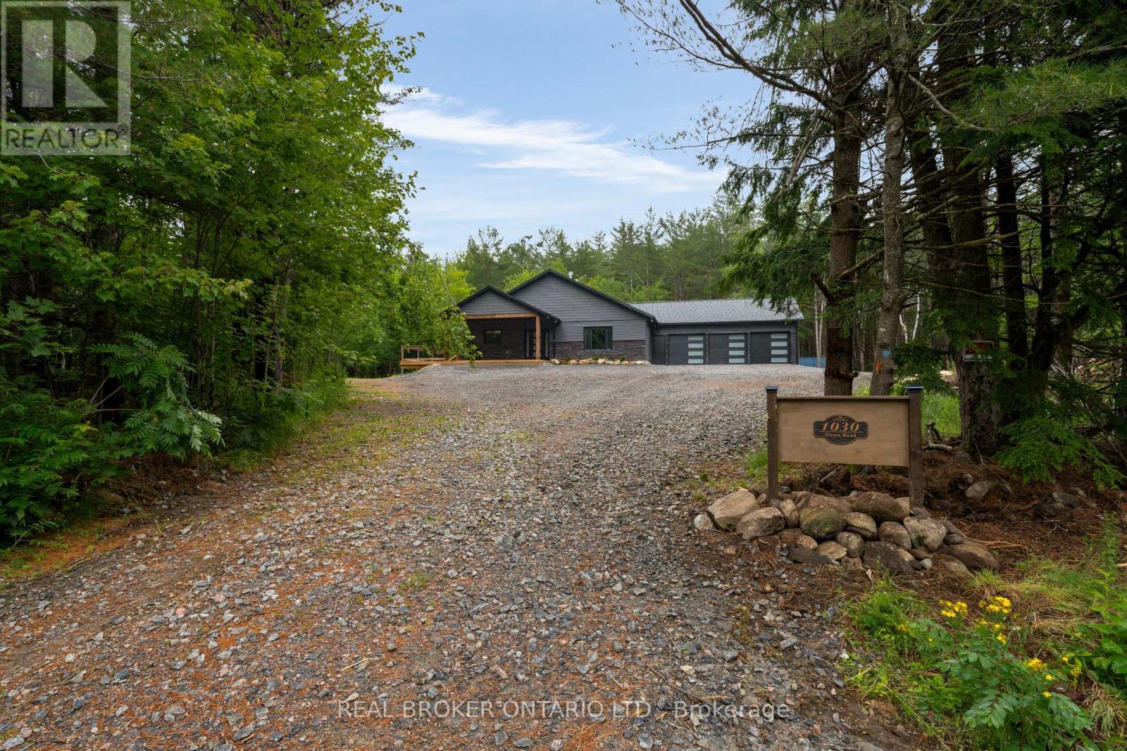 1030 Hawn Rd, Bracebridge, ON P1P 1R3