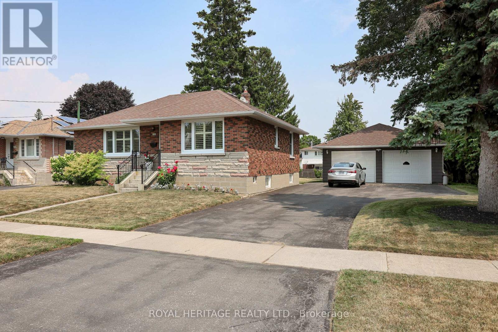 339 Nipigon St E, Oshawa, ON L1J 4P1