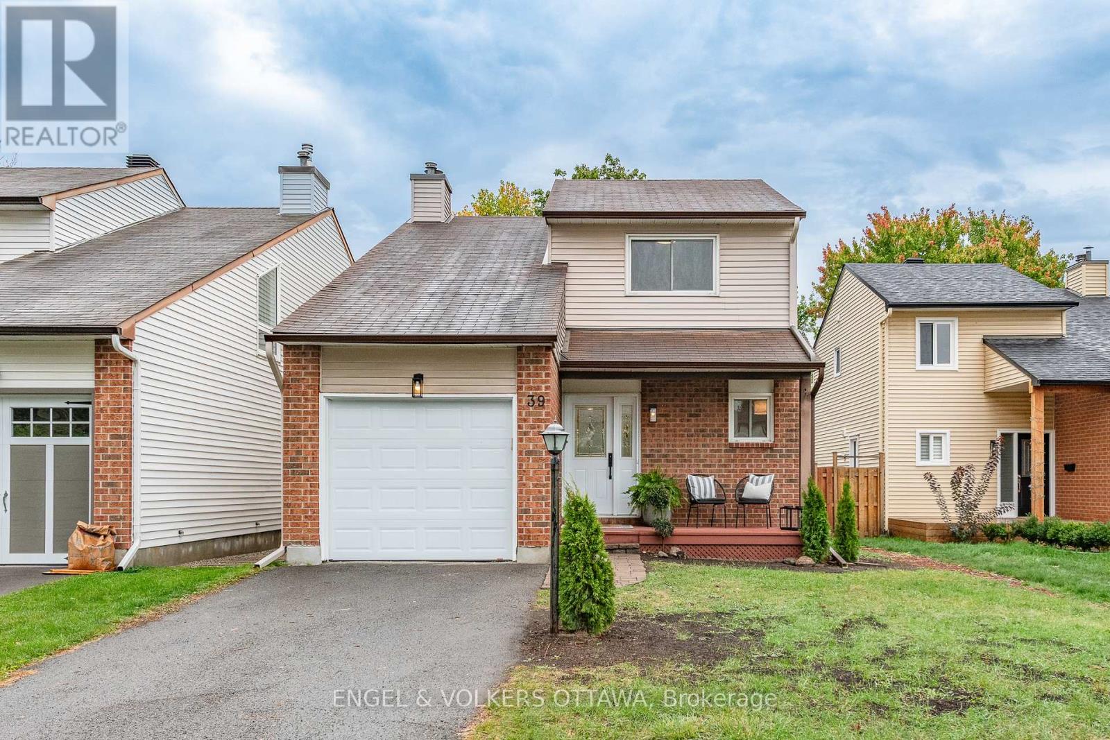 39 Benlark Rd, Ottawa, ON K2J 2L5