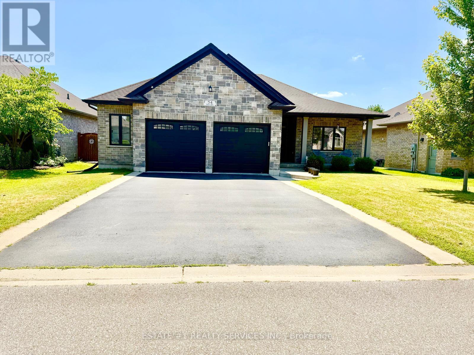 54 Tan Ave, Norfolk, ON N0E 1Y0