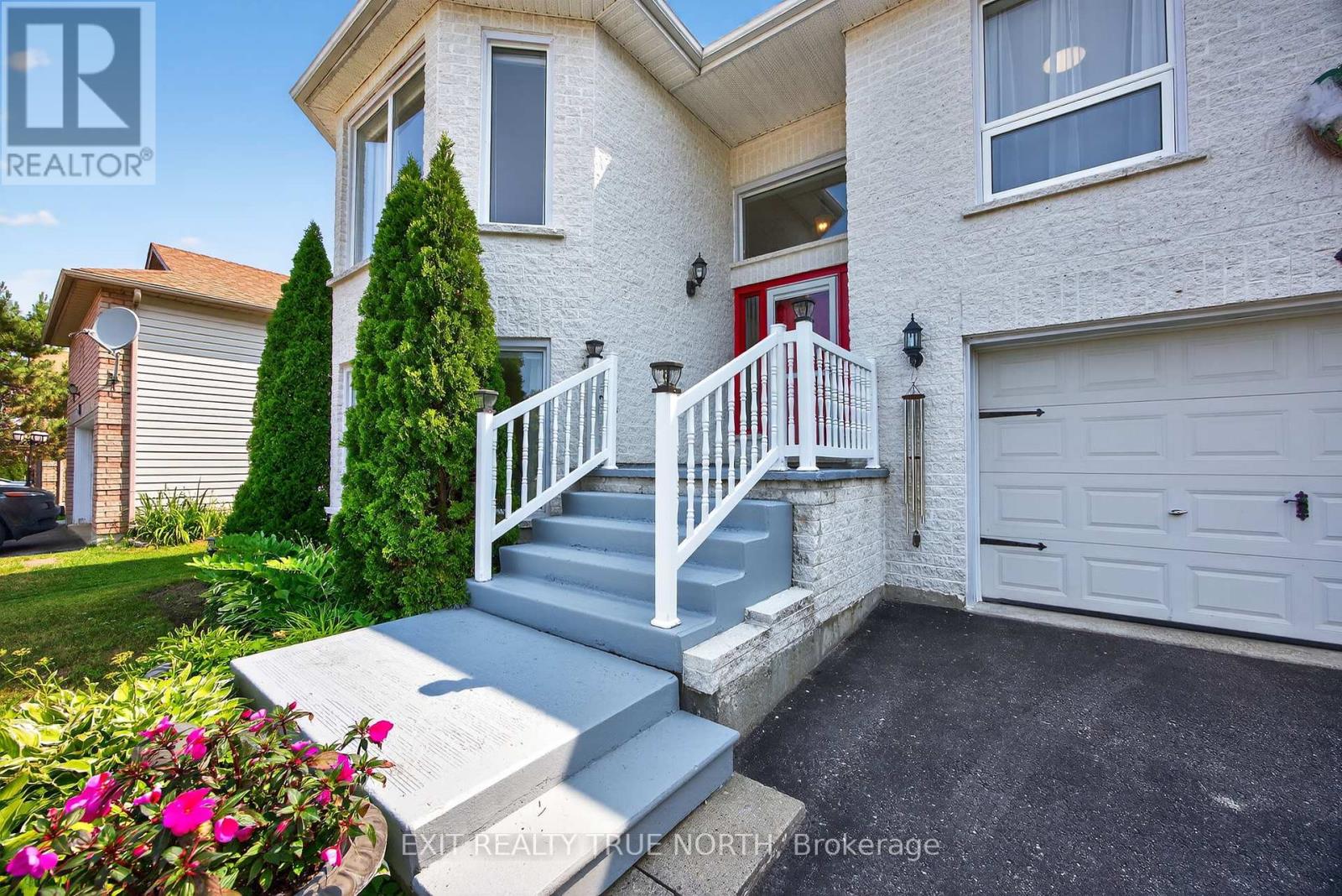 59 Riverdale Dr, Wasaga Beach, ON L9Z 1G1