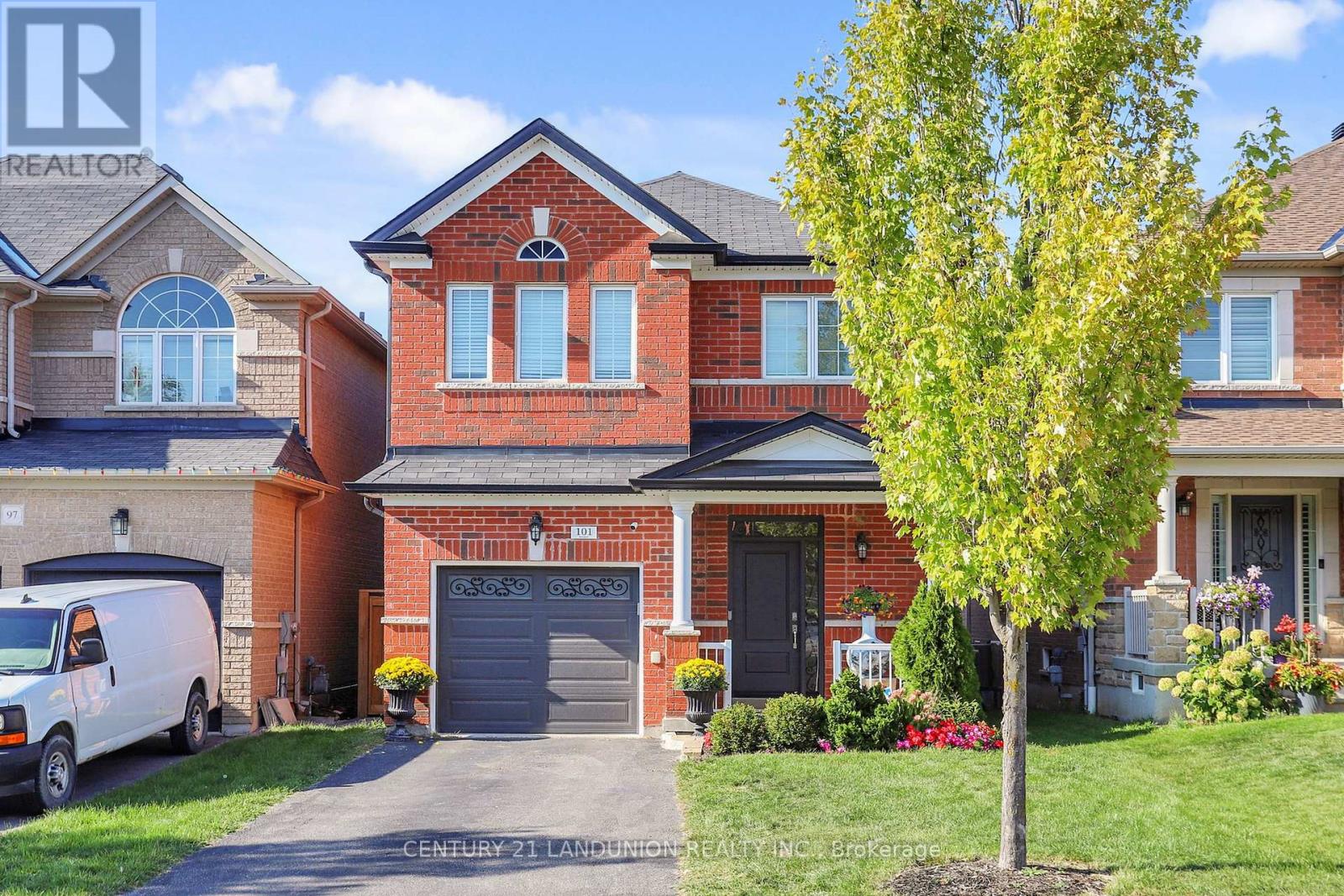 101 Gar Lehman Ave N, Whitchurch-Stouffville, ON L4A 0W9