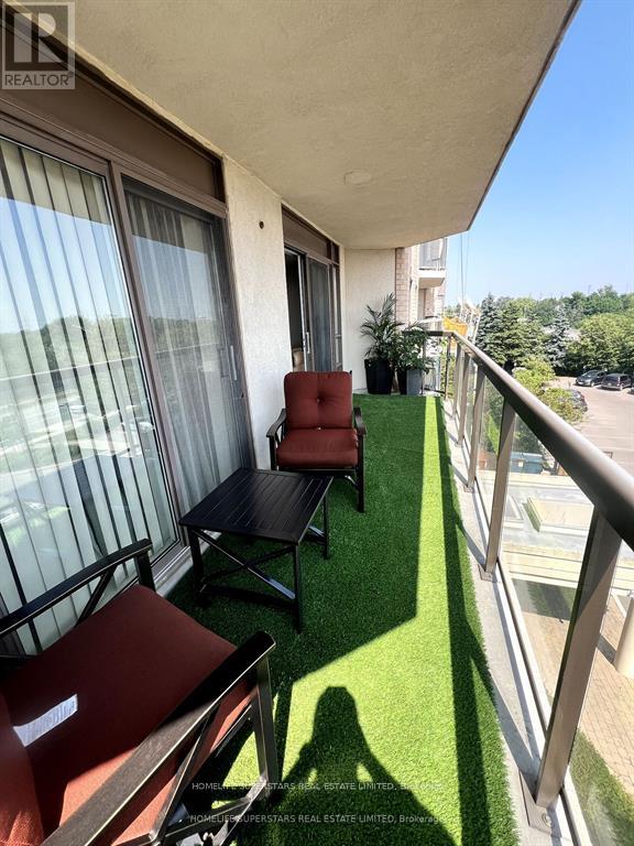 416 300 Ray Lawson Blvd, Brampton, ON L6Y 5H5
