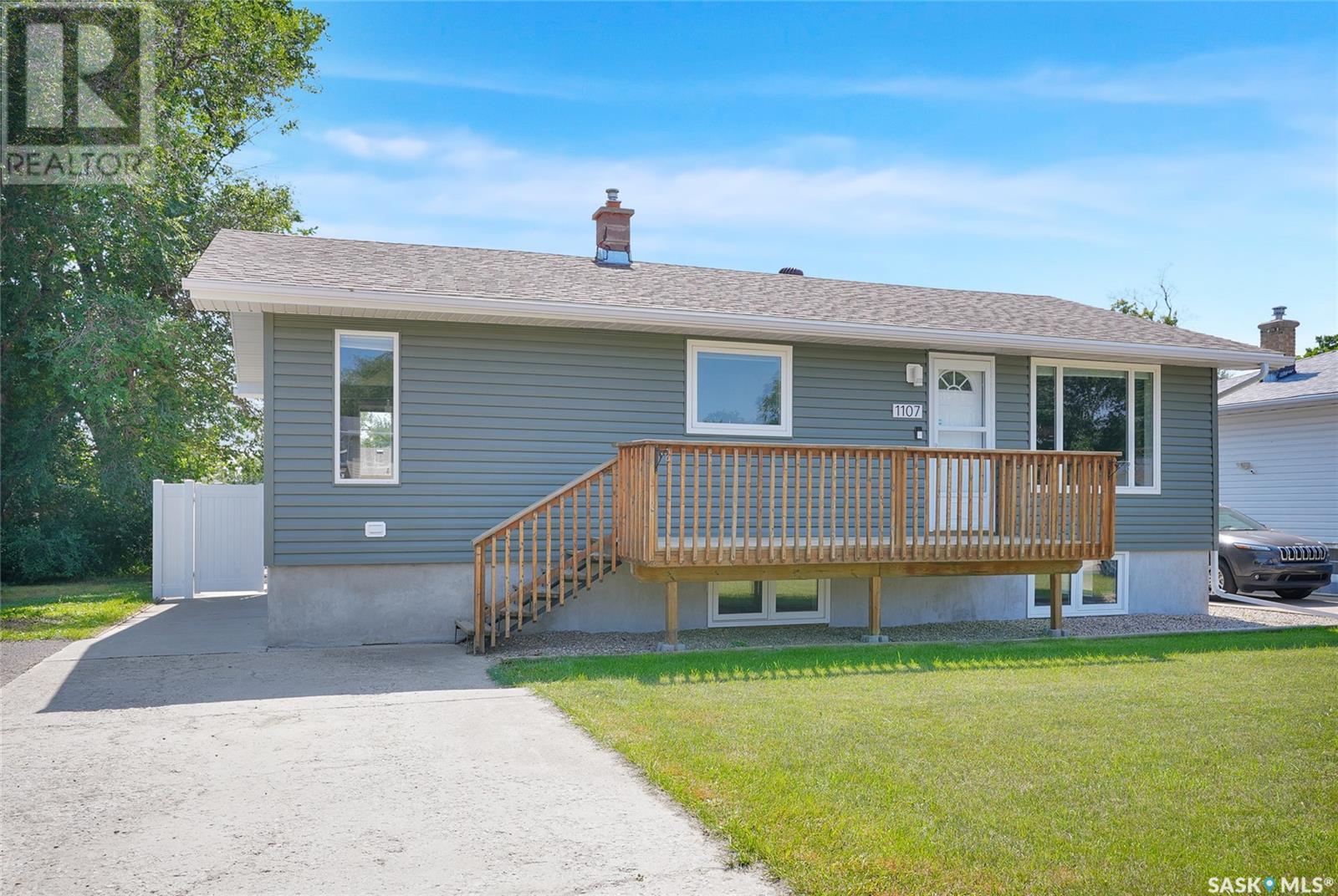 1107 Montgomery St, Moose Jaw, SK S6H 2X2