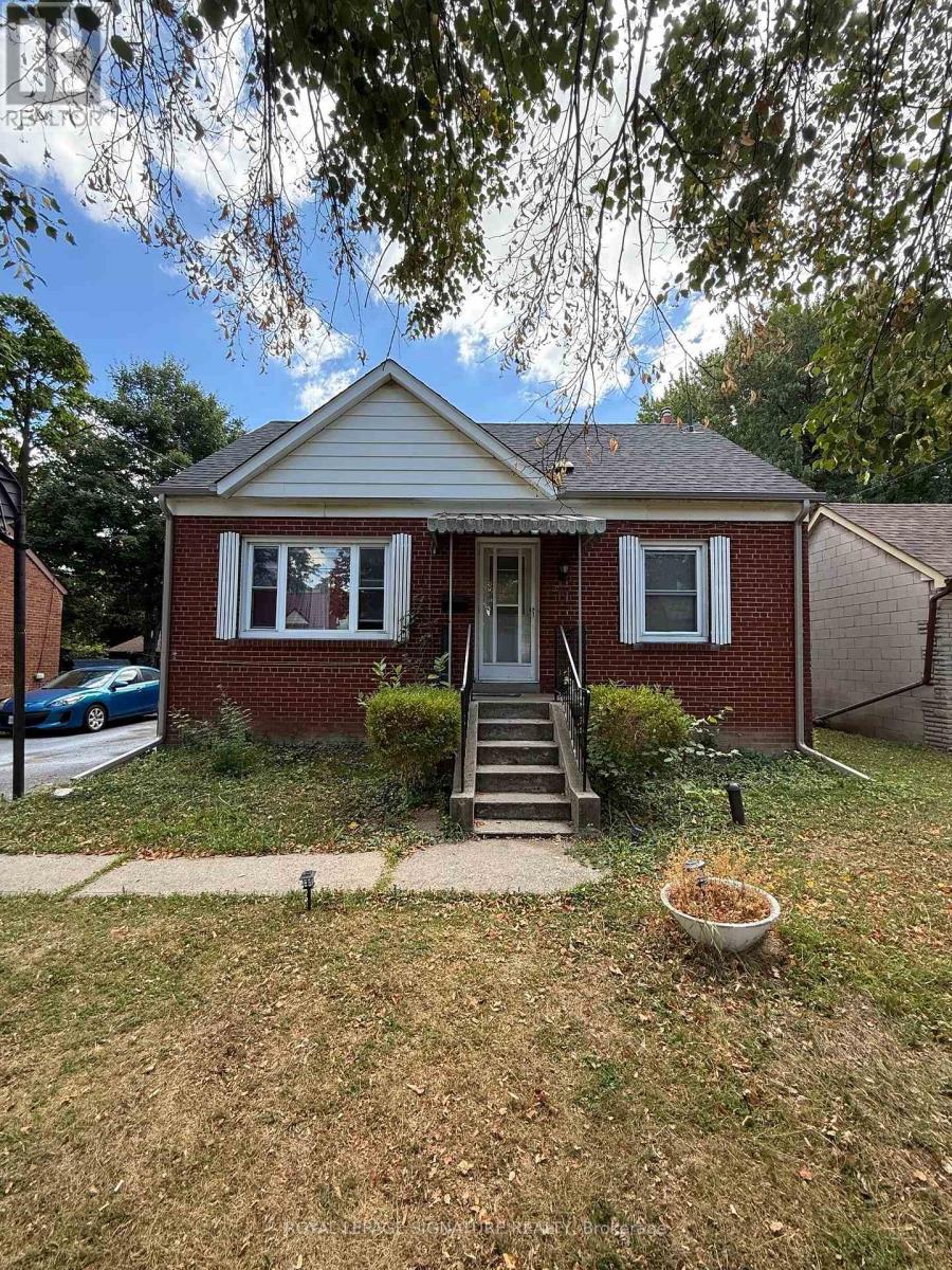 11 Yvonne Ave, Toronto Downsview-roding-cfb, ON M3L 1C6
