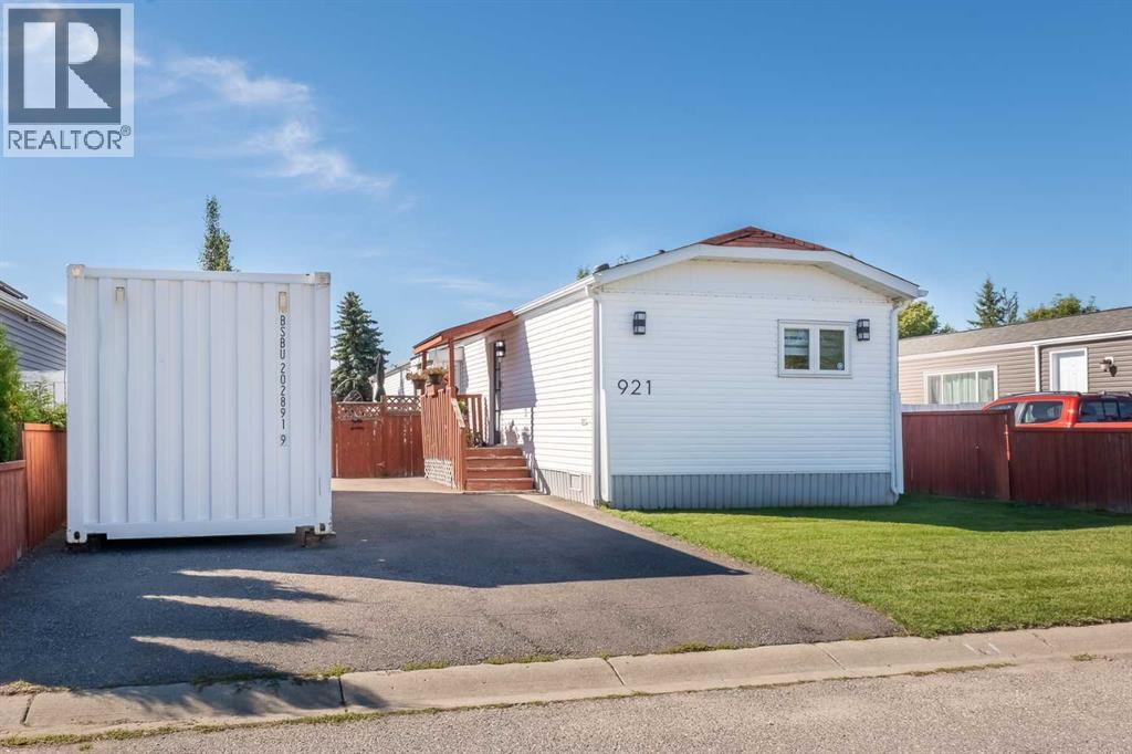 921 Briarwood Cres, Strathmore, AB T1P 1E7