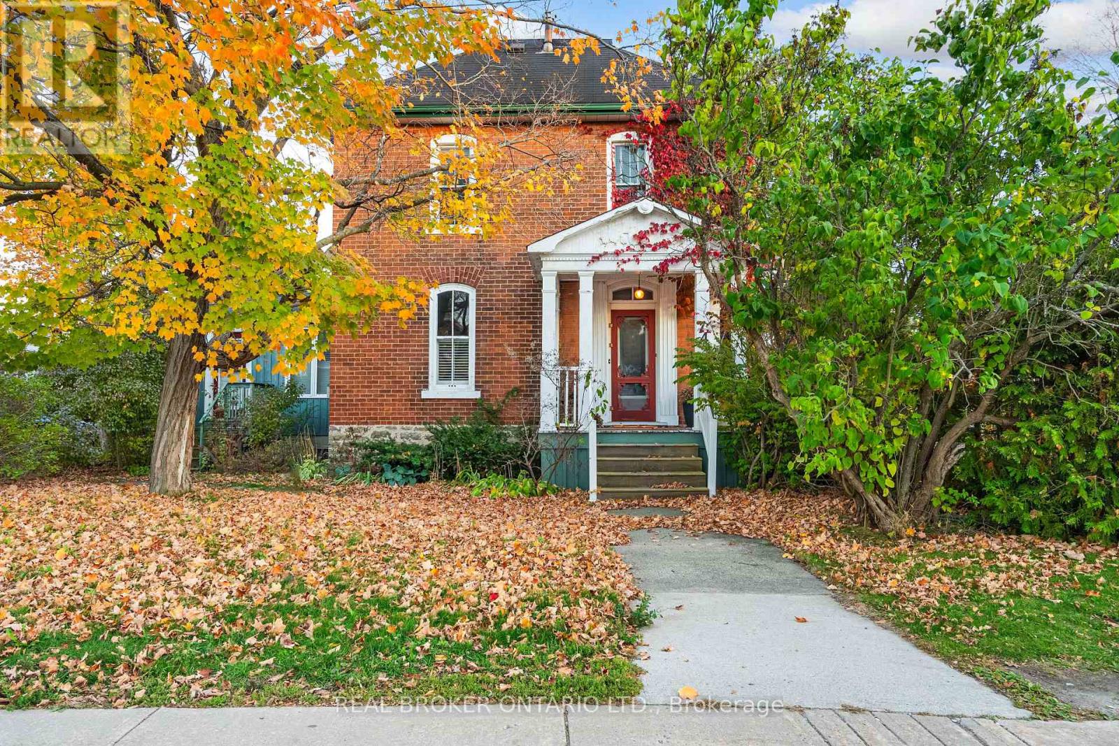74 Lake Ave W, Carleton Place, ON K7C 1L6