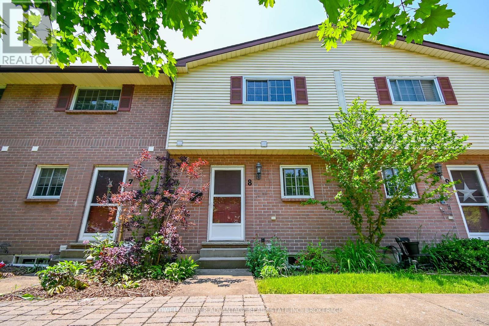 8 102 Silvan Dr, Welland, ON L3C 6C3