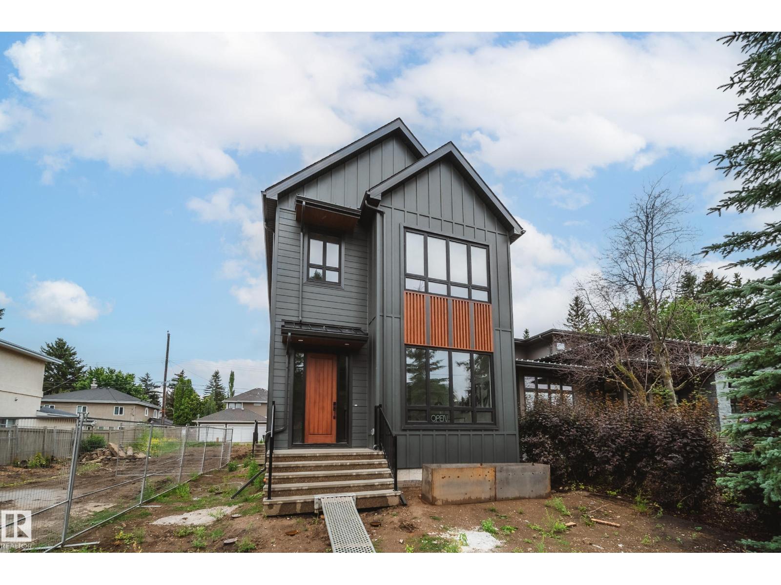 40 Valleyview Cr NW #a, Edmonton, AB T5R 5S6