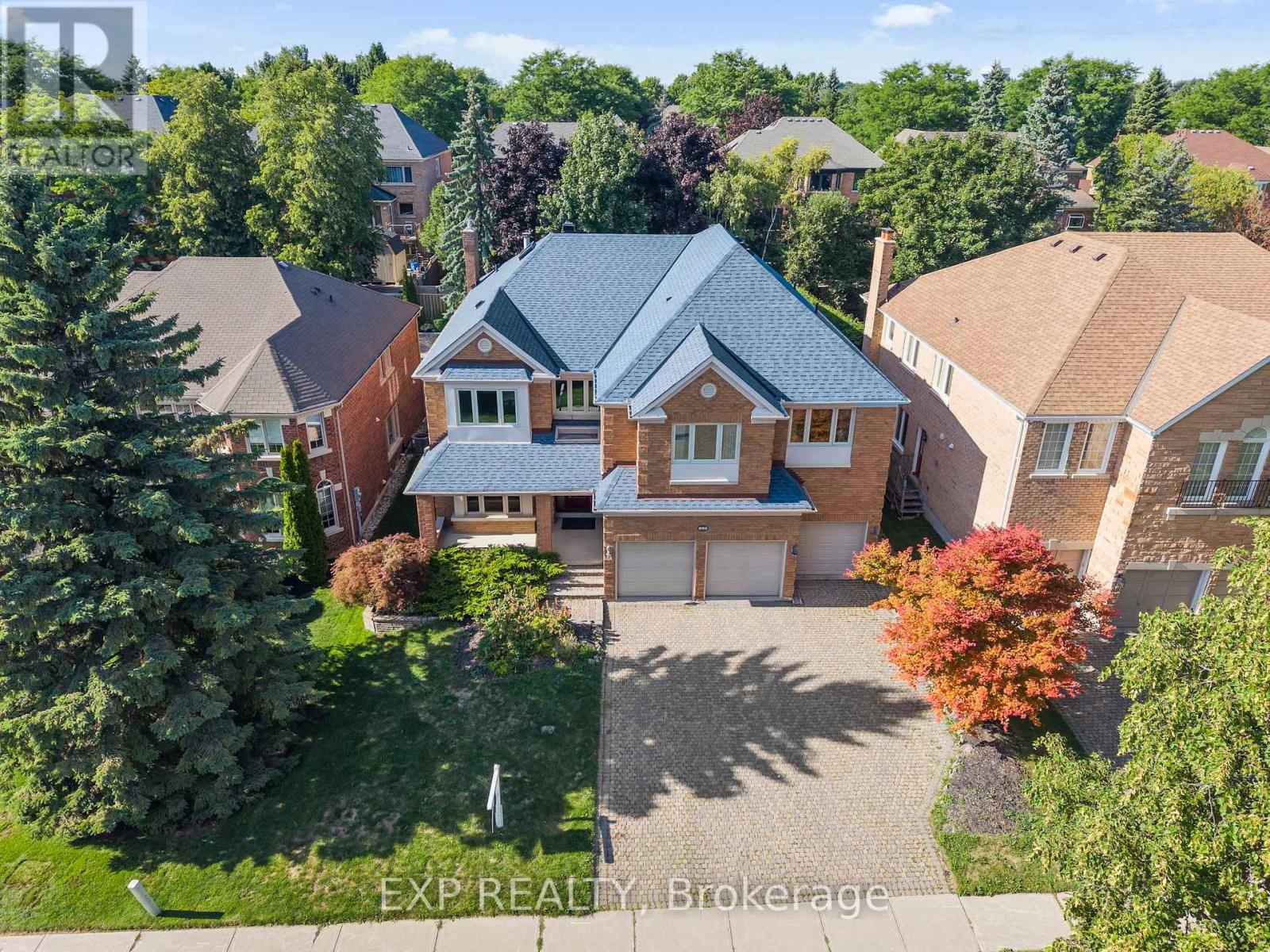 959 Lockwood Cir, Newmarket, ON L3X 1M1