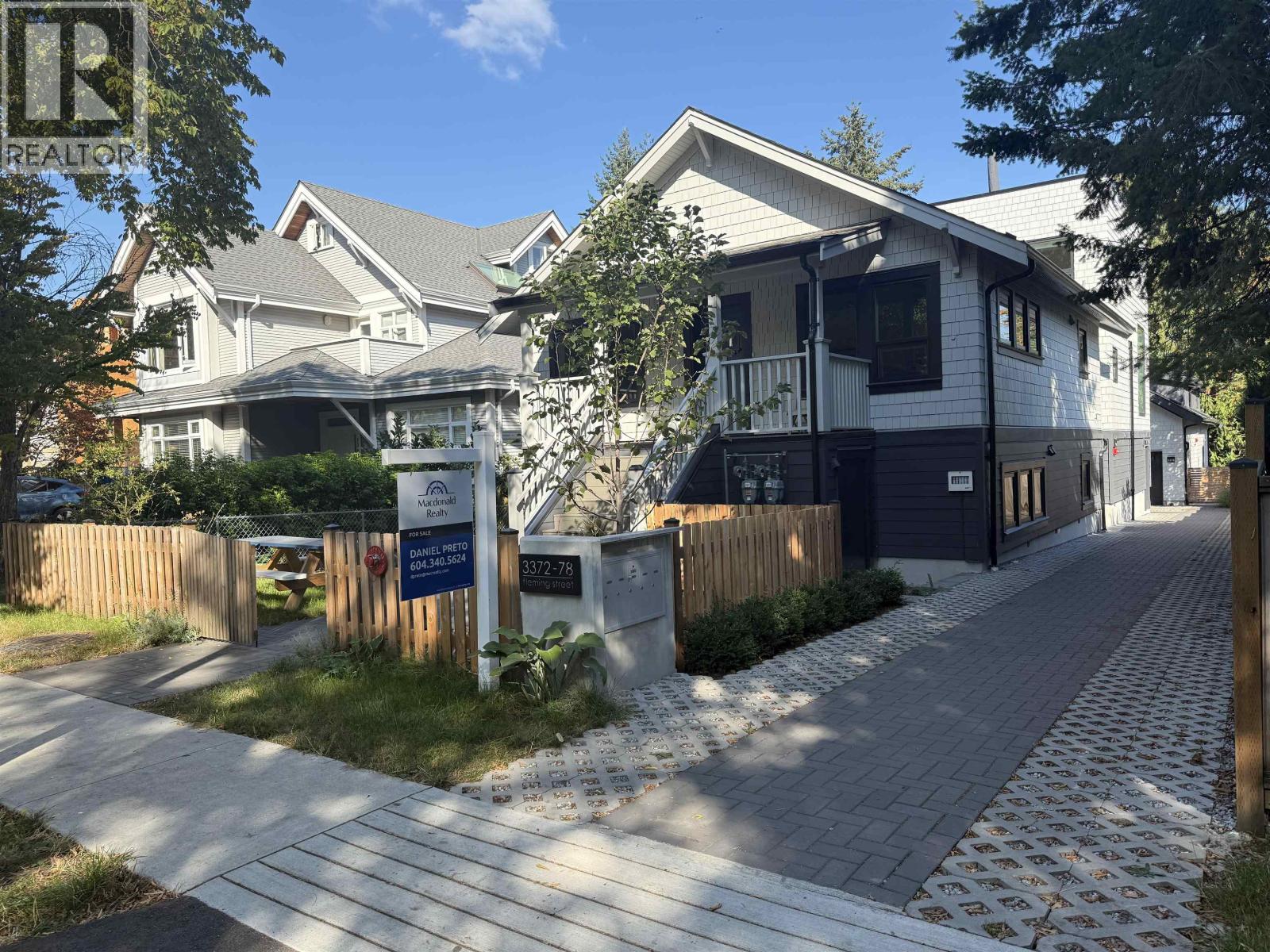 3372 Fleming St, Vancouver, BC V5N 3V5