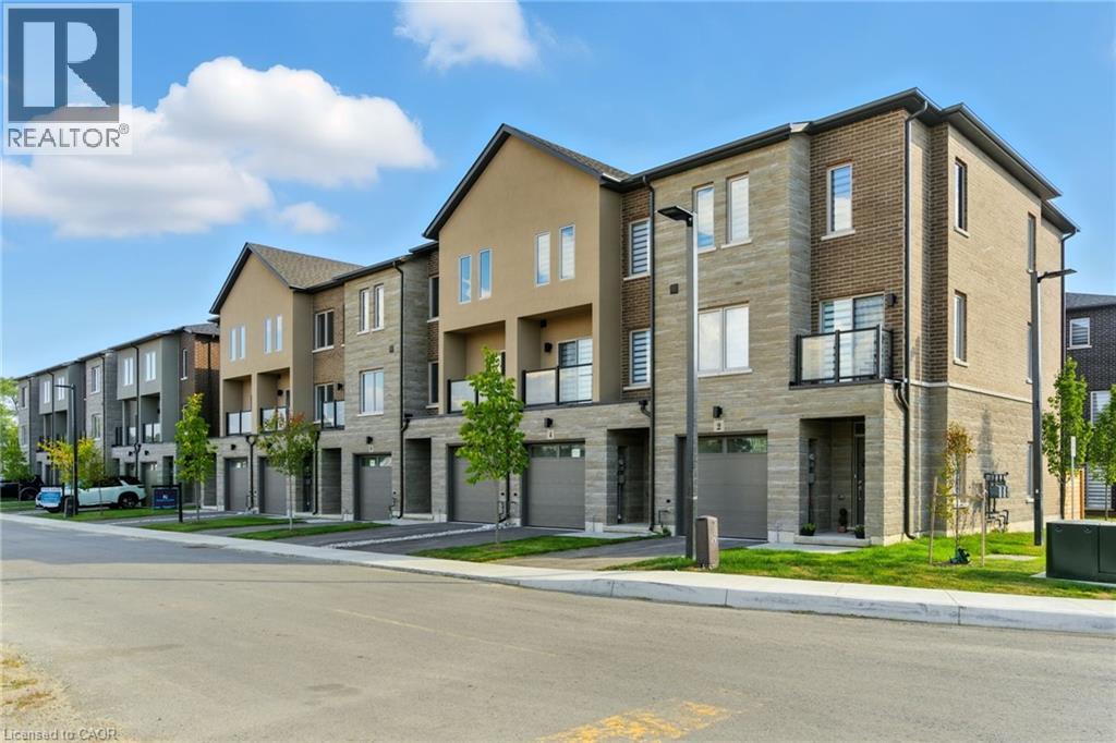4 Clear Valley Ln, Hamilton, ON L0R 1W0