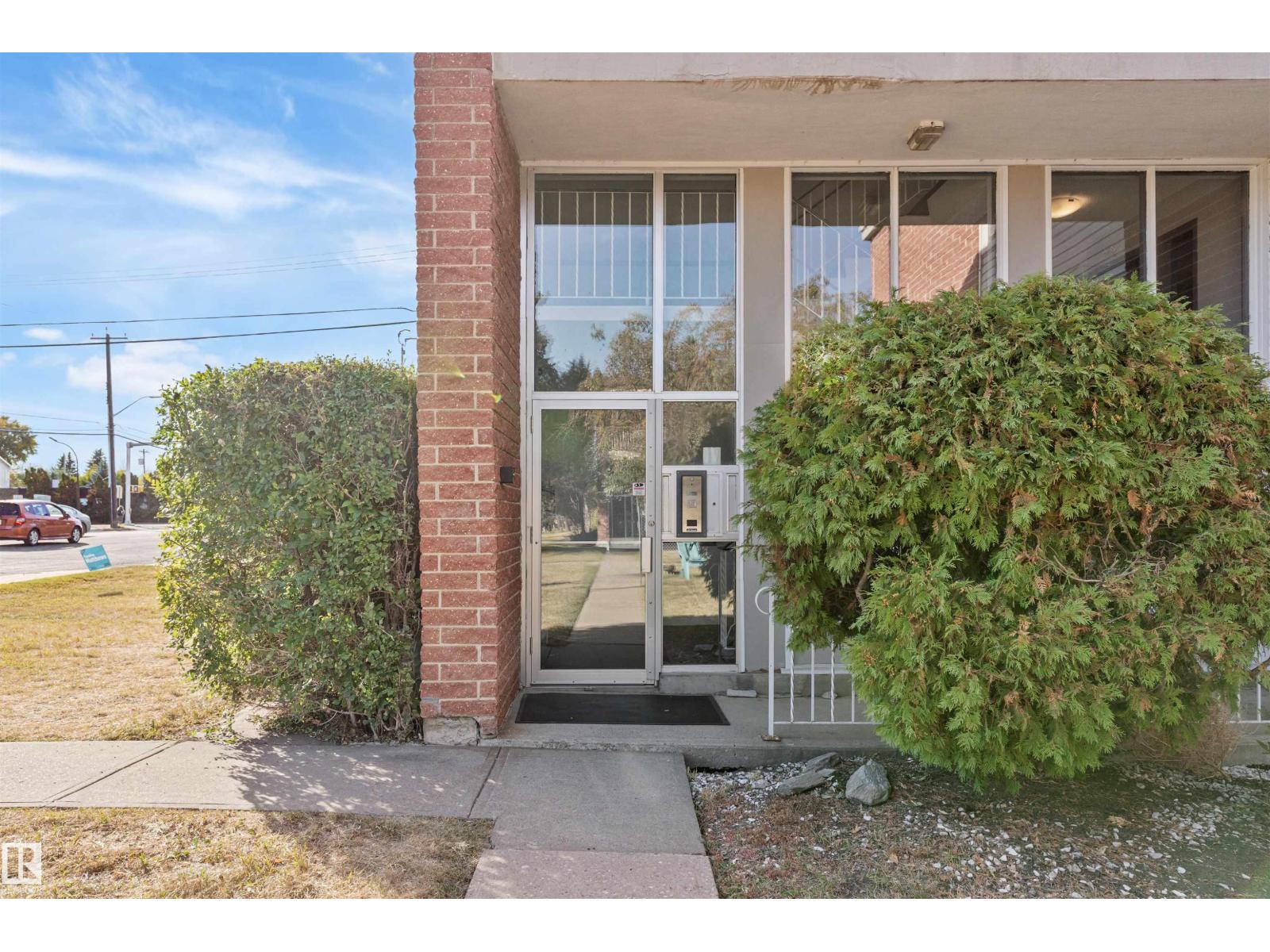7816 106 Avenue Northwest #104, Edmonton, AB T6A 1H5