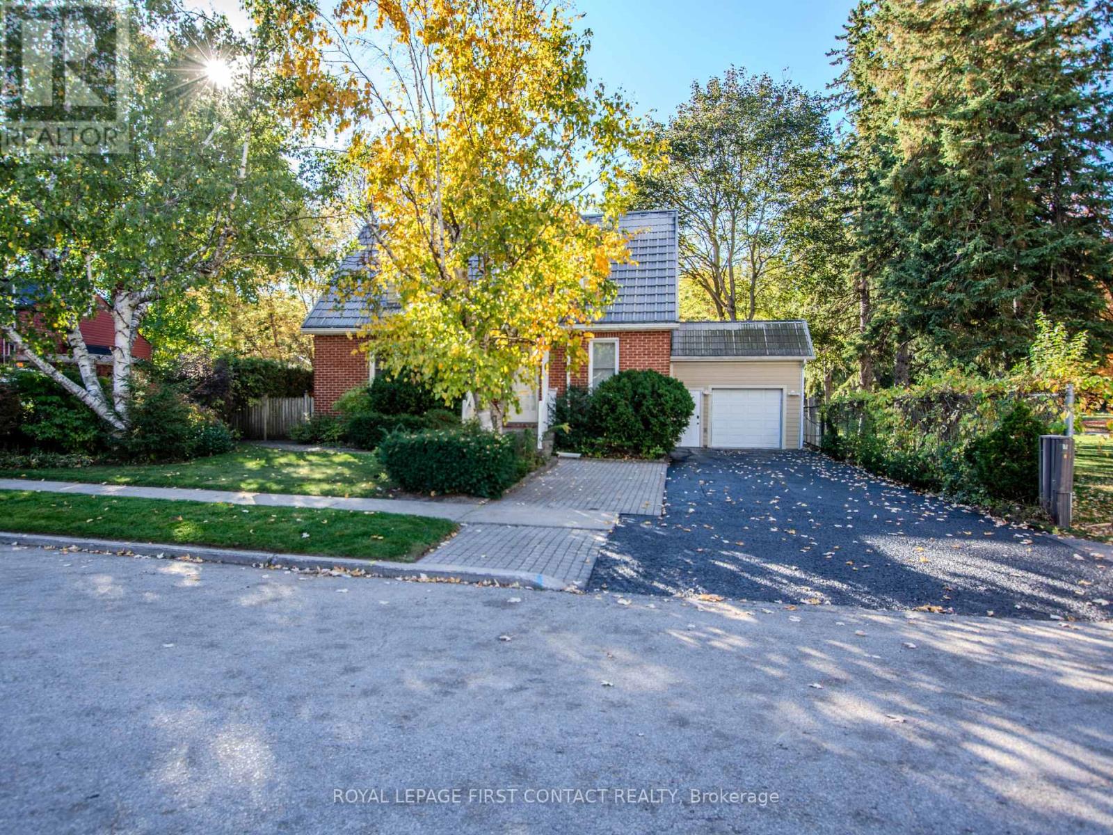 25 Holgate St, Barrie, ON L4N 2T6