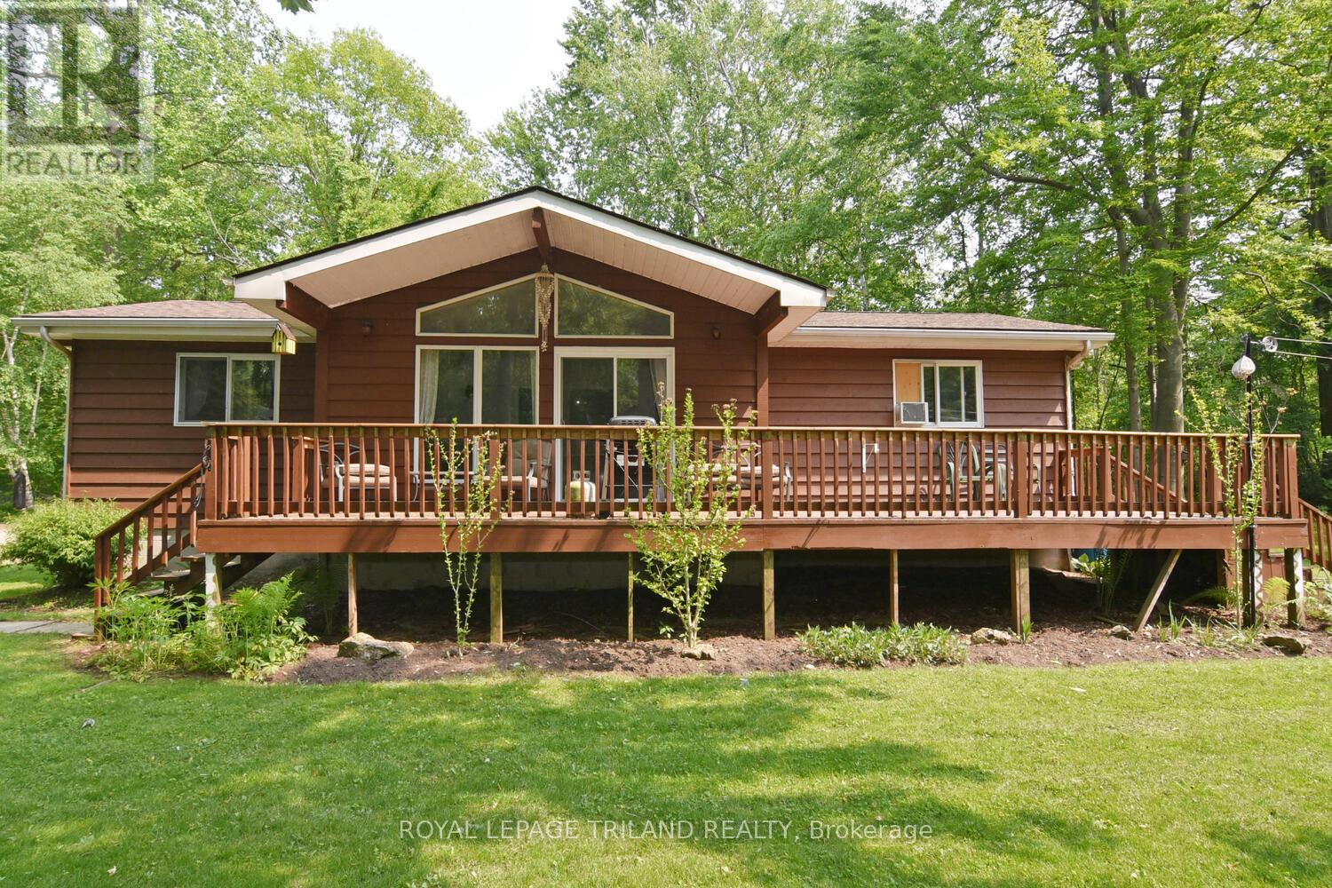9898 Phoebe Ln, Lambton Shores Kettle Point, ON N0N 1J1