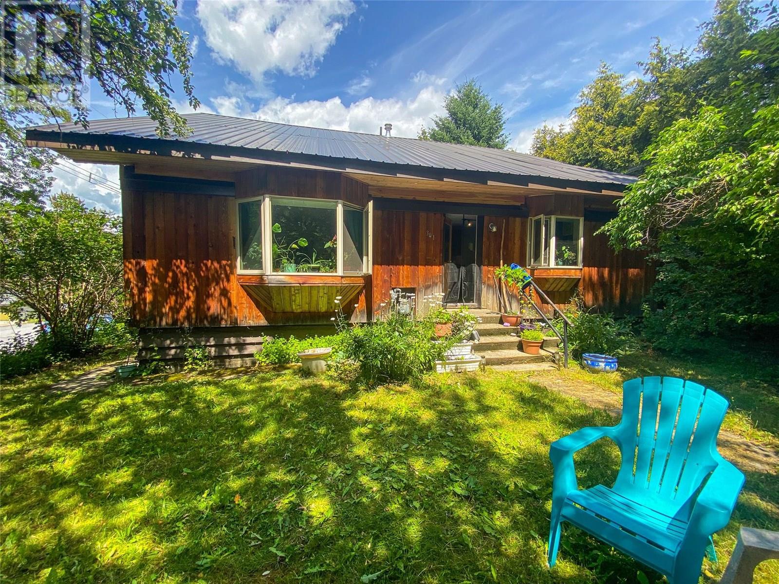 301 Hart St, Nelson, BC V1L 5N4