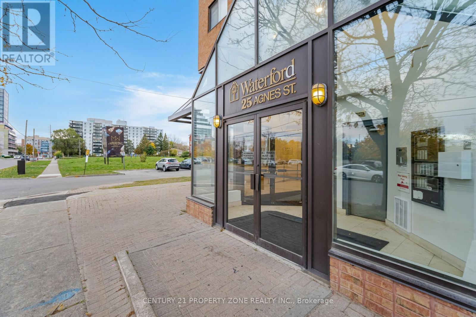 1102 25 Agnes St, Mississauga, ON L5B 3X7