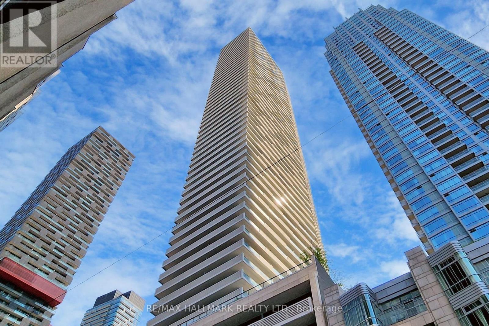 313 2221 Yonge St, Toronto, ON M4S 0B8