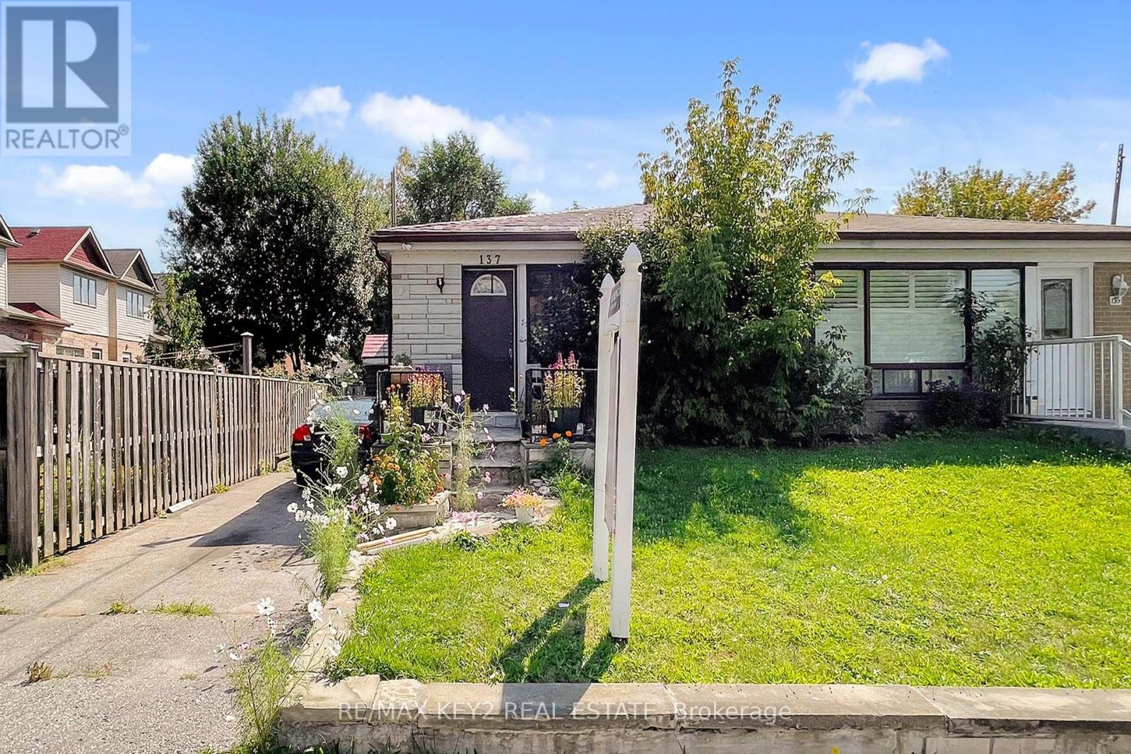 137 Newlands Ave, Toronto, ON M1L 1S2